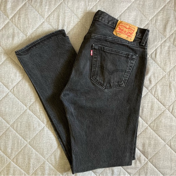 Levi’s 501 Black Denim Jeans Mens 34x33 Classic Straight Leg Button Fly - Picture 1 of 14
